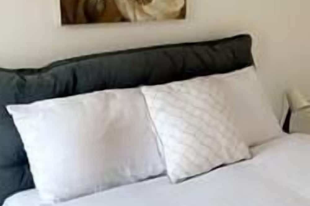 Heath Apartment | Brilliant Apartment on the ground floor, stunning and spacious reception.
