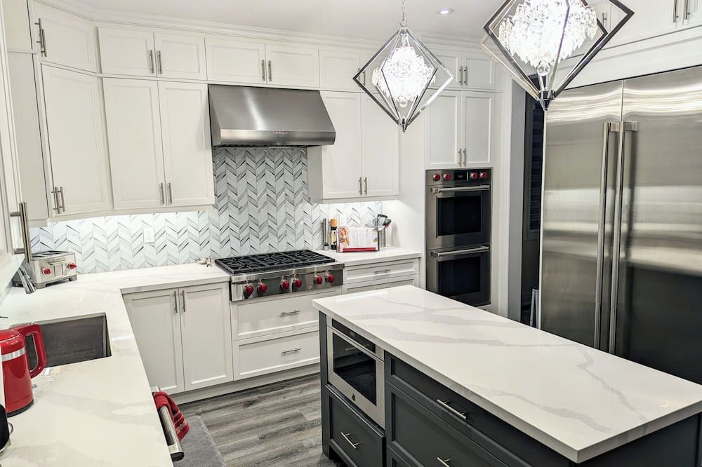 Niagara Falls House | Cozy and beautiful home, 8 minutes from Niagara Falls attraction center.