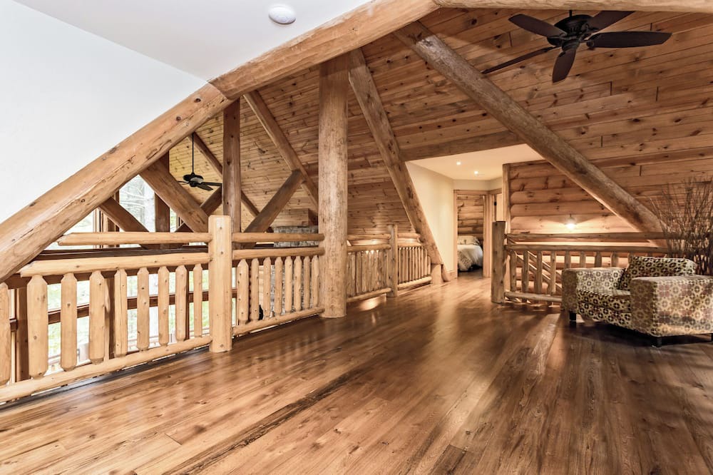 North Frontenac Cabin | Heron Lodge | Gorgeous theater, hot tub, & private waterfront near Calabogie