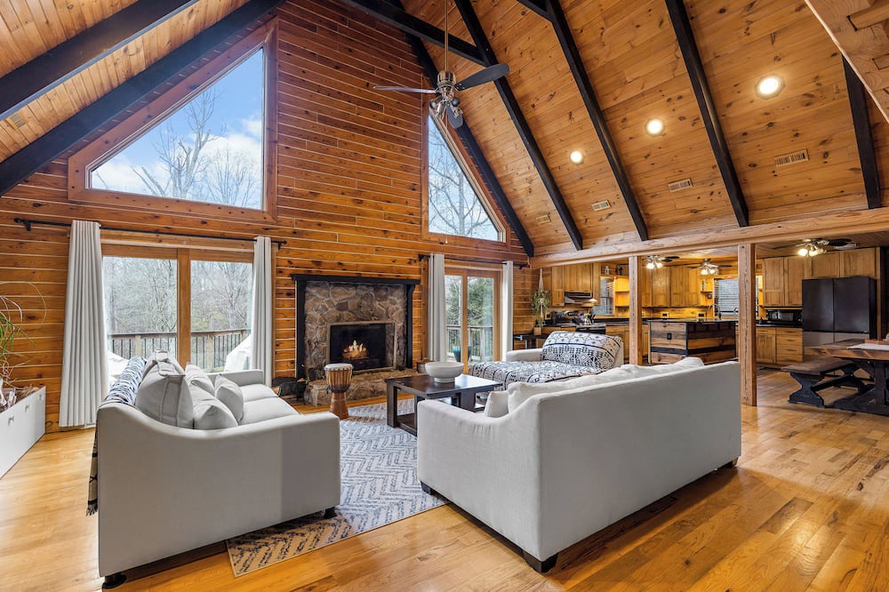 Stafford Cabin | Spacious Stafford Cabin w/Grills & Fire Pit!