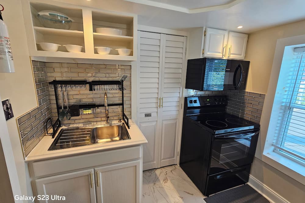 Reading House | Two blocks away from Santana Arena in the heart of the city of Reading