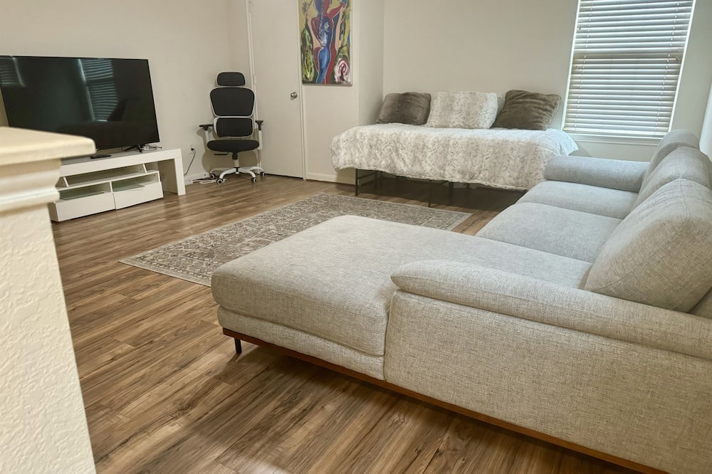 Sugar Land House | Delightful 4-Bedroom Residence Sugarland Convenient Access to All Amenities