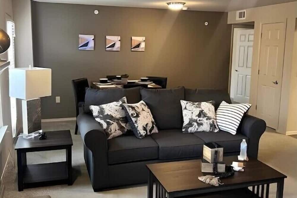 Waco Apartment | Furnished Spacious 2BR/2BA with Utilities, Fitness Center & Pool