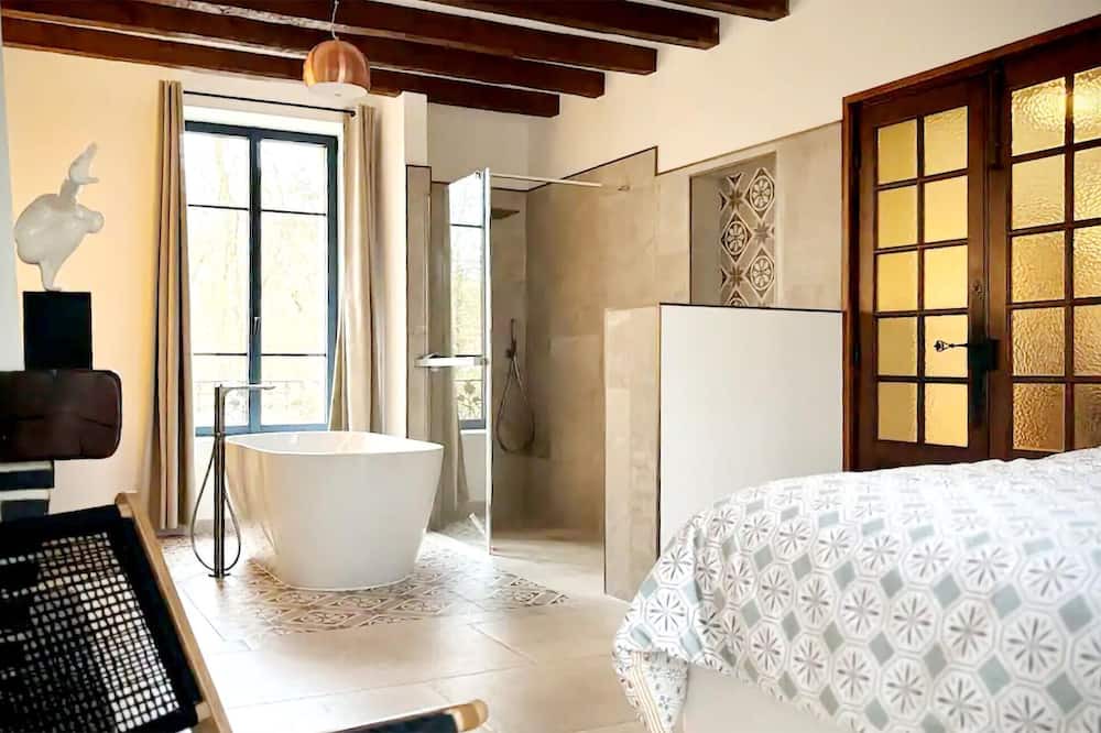 Montbarrois House | 5 bedroom accommodation in Montbarrois