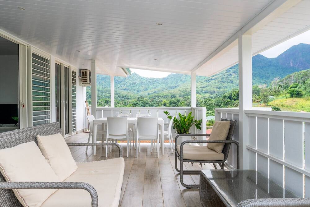 Paopao House | Painapo Lodge 2BR Valley View Paopao Moorea