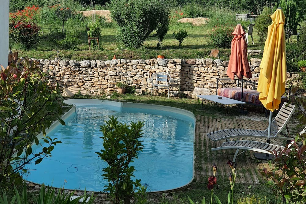 Saint-Martin-de-Castillon House | Holiday Home 'Hanna En Luberon - Le Boisset' with Mountain View, Wi-Fi and Air Conditioning