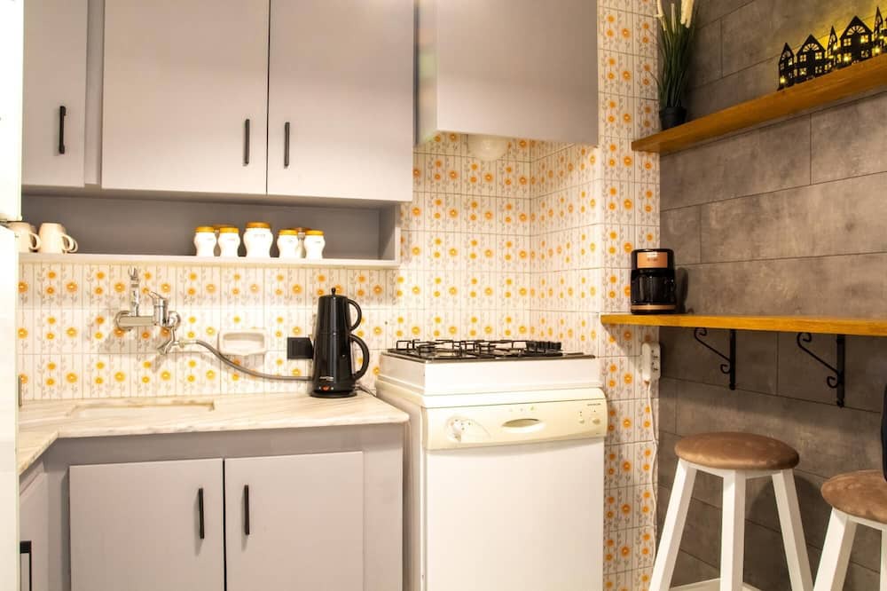 Alsancak Apartment | Gorgeous Flat with Balcony in Izmir Konak
