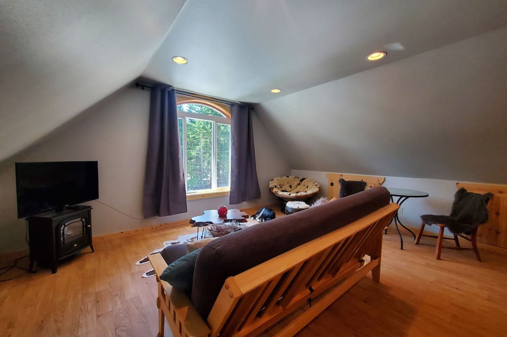 Snoqualmie Pass Apartment | Mountain Basecamp for fun and adventure.