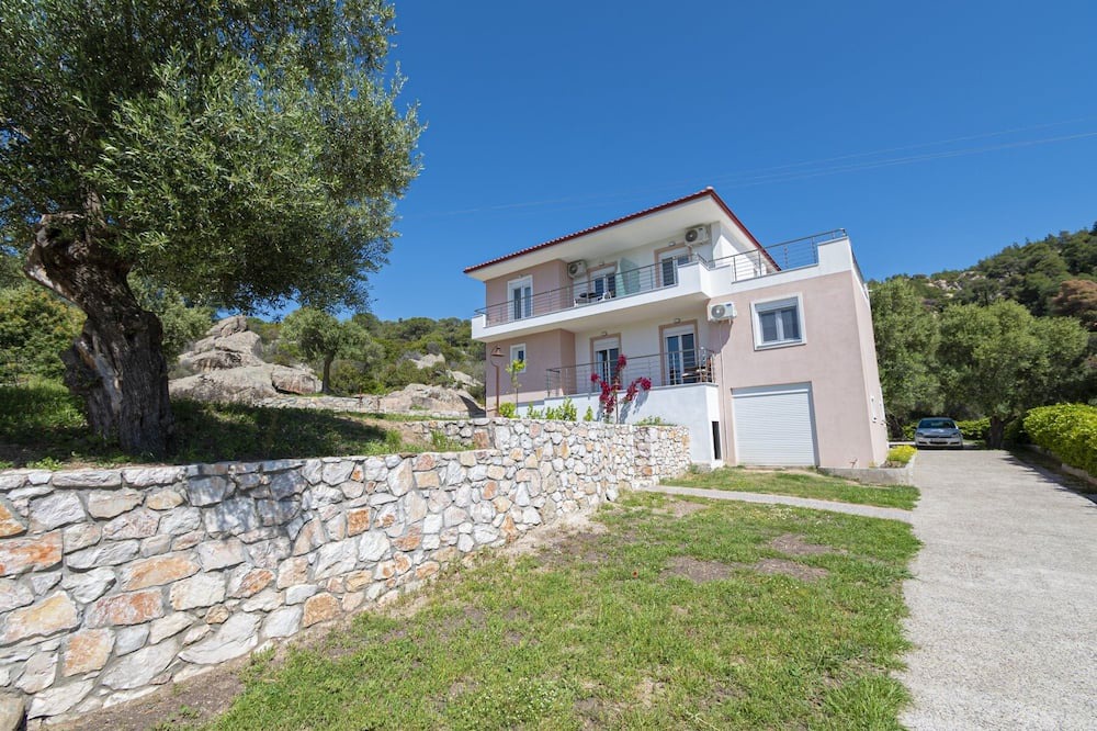 Elia Apartment | Petra Apartment Gaia by RentalsPro
