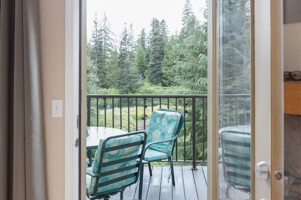 Government Camp Ski Chalet | Chalet 90 at the Official Collins Lake Resort