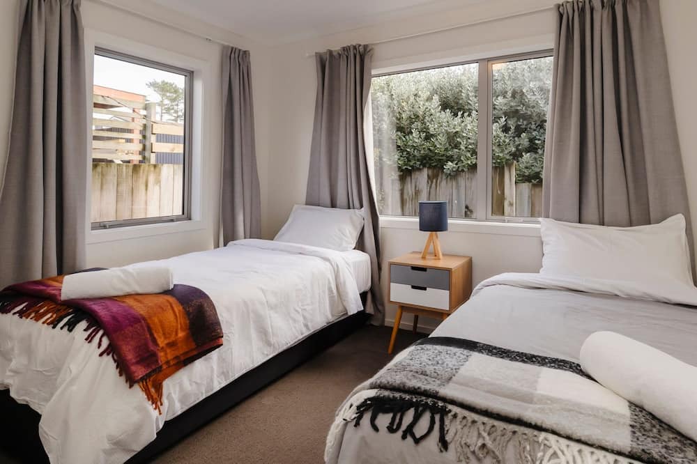 New Plymouth House | Cosy Hideaway On Pioneer