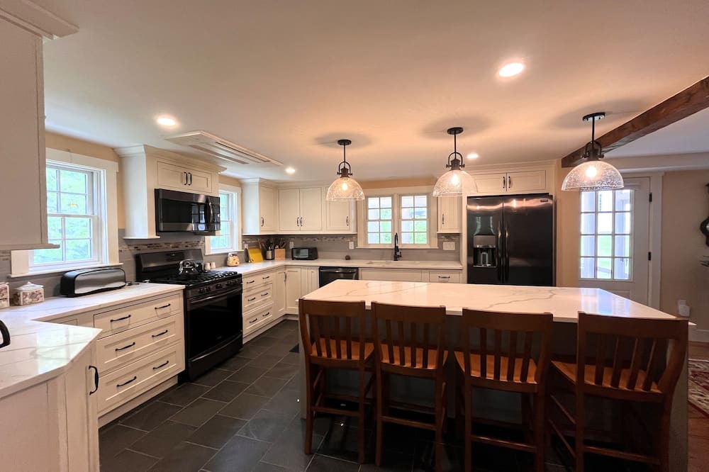 West Barnstable House | BRAND NEW LISTING! 3BD Renovated Farmhouse Overlooking Harvest Moon Farms. Close to Barnstable Village, Millway Beach and Barnstable Harbor.