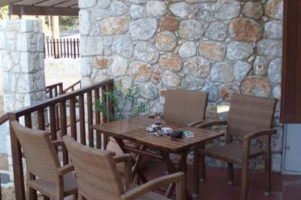 Omalos Villa | Your Gorge-Side Getaway Modern Villas, Natural Beauty