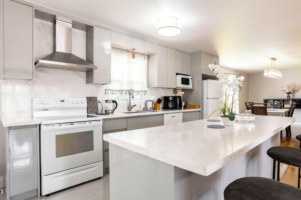 Niagara Falls Cottage | Riverview Cottage in Niagara Falls with Private Dock,10 minutes to attractions