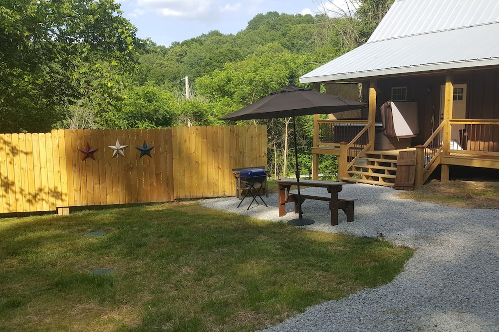 Nelsonville Cabin | The perfect location for the Hocking Hills, or Scenic Railway, of Nelsonville.