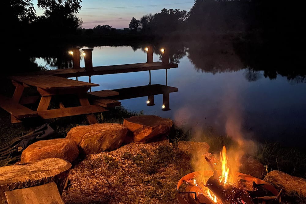 Norwalk Cabin | Charming Waterfront Tiny House & Sauna