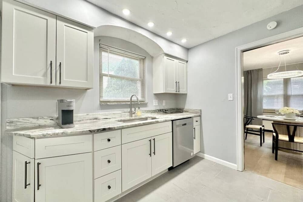 South Hills House | Luxe Mt. Lebanon Home | Central | Free Parking