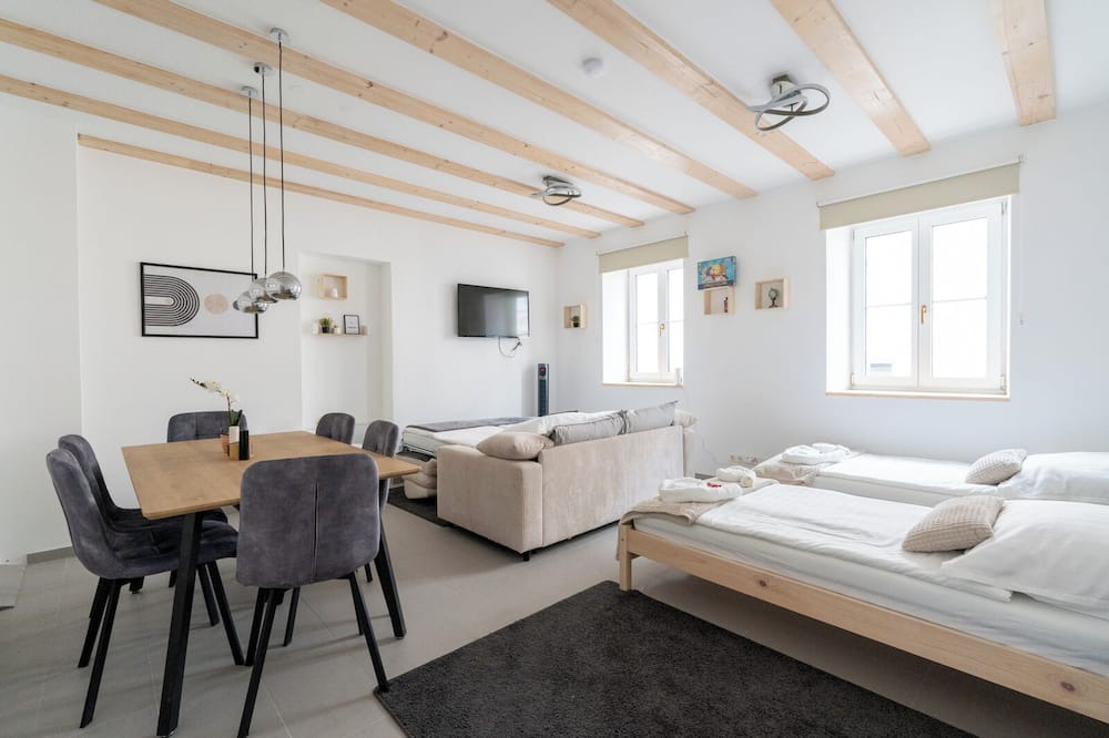 Mautern an der Donau Apartment | Wachau Family Oasis | 60m² | Garden Paradise