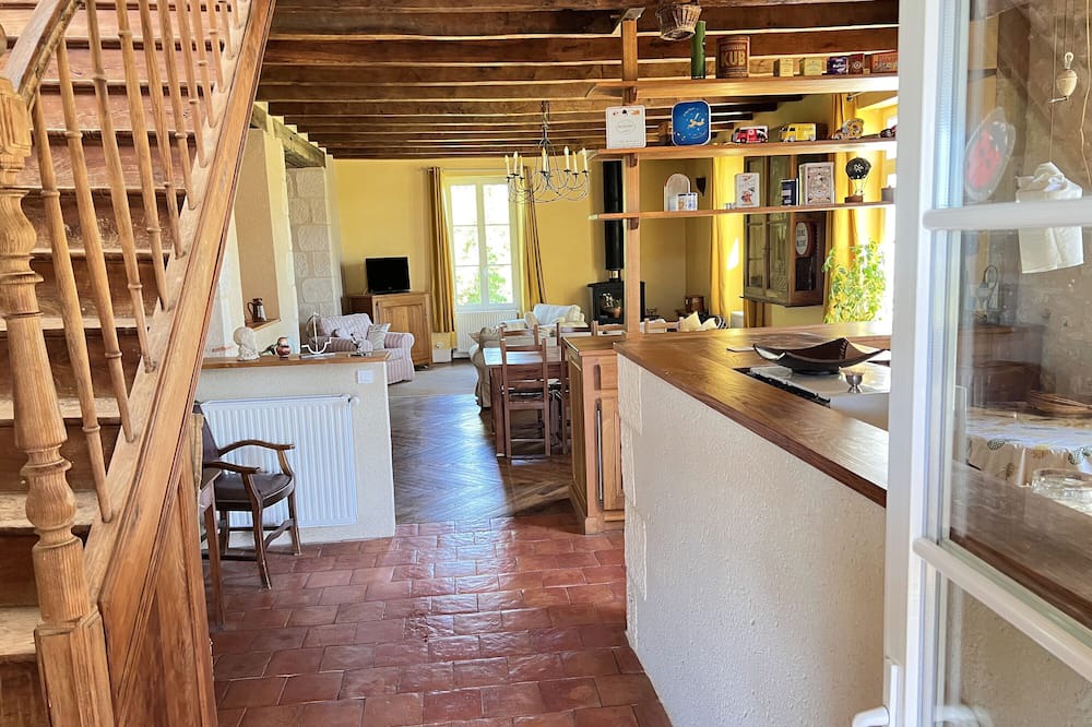Doudrac House | Holiday Home 'Maison Les Gourrets' with Private Pool, Private Terrace and Wi-Fi