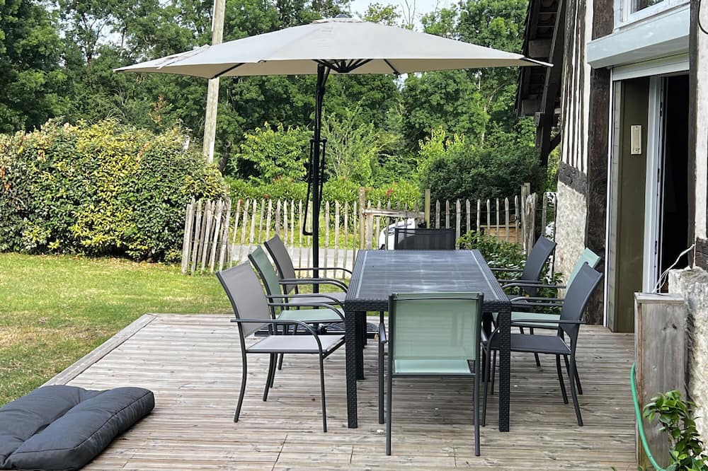 Doudrac House | Country Home 'Gite De Sainte Radegonde' with Private Pool and Air Conditioning