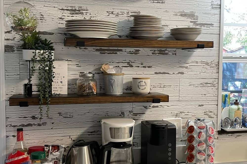 Lakewood Villas House | Minutes to Downtown & Beaches, Fully stocked with everything you could need!