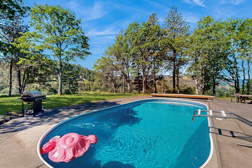 Mosier House | Dog-friendly guest house with amazing river views and shared pool access.