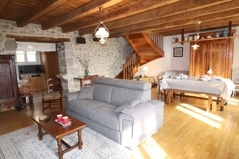 Saint-Saury Cottage | Gite Saint-Saury, 3 bedrooms, 5 persons