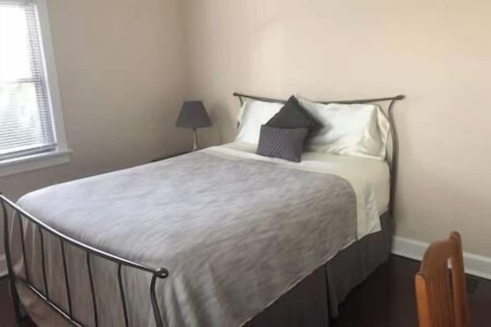 Milford House | Prívate & Affordable room 3 Minutes from Downtown!