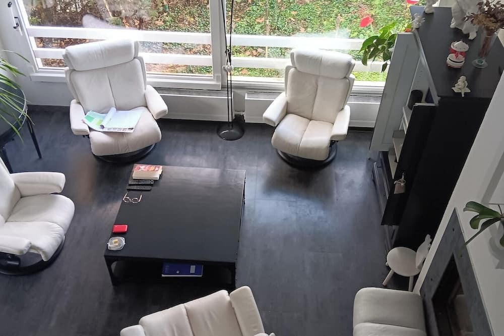 Osny House | Homerez - Beautiful house for 4 ppl. with garden and terrace at Osny