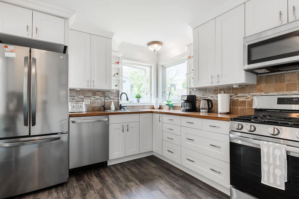 Rockwood House | Entire cozy 4 bedrooms house. Short driving distance to Guelph/Acton/Erin/Elora.