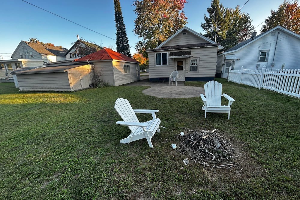 Iron Mountain House | Golf Course Bungalow!