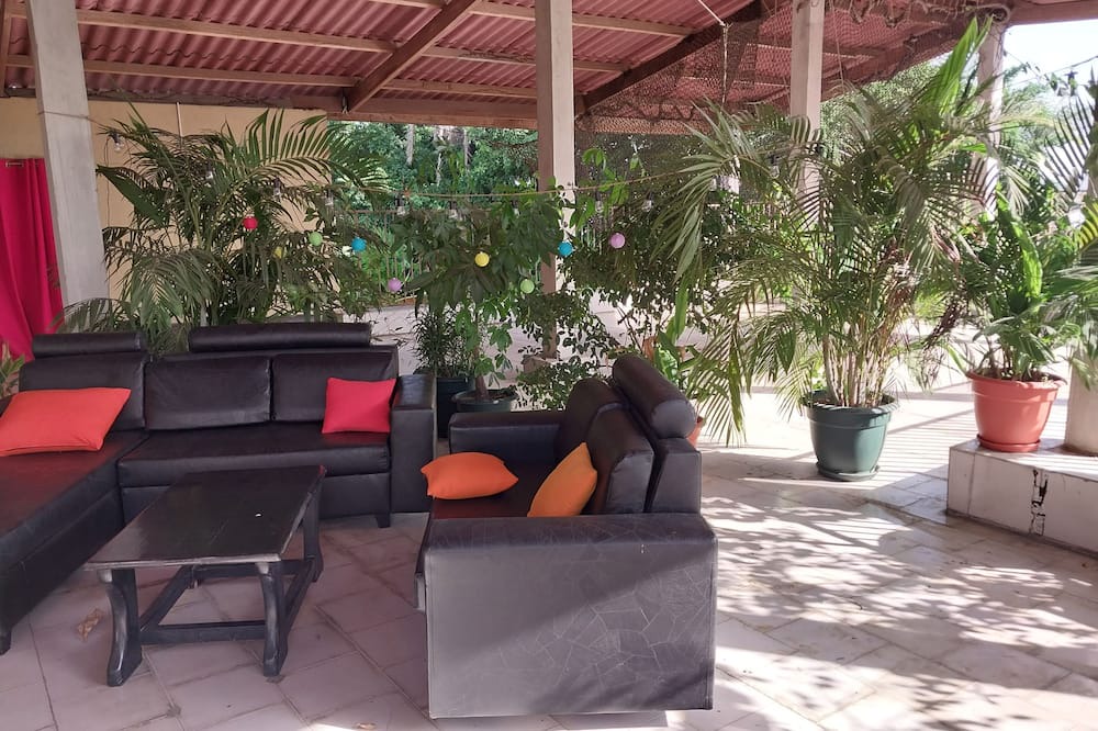 Cocody Apartment | Serviced 1 bed apartment free laundry & services