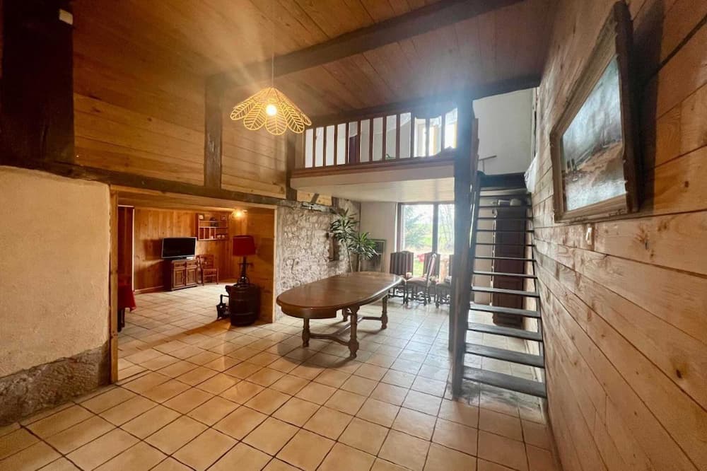 Pays des Vosges Saonoises House | Homerez - Welcoming House in Belmont with Garden View
