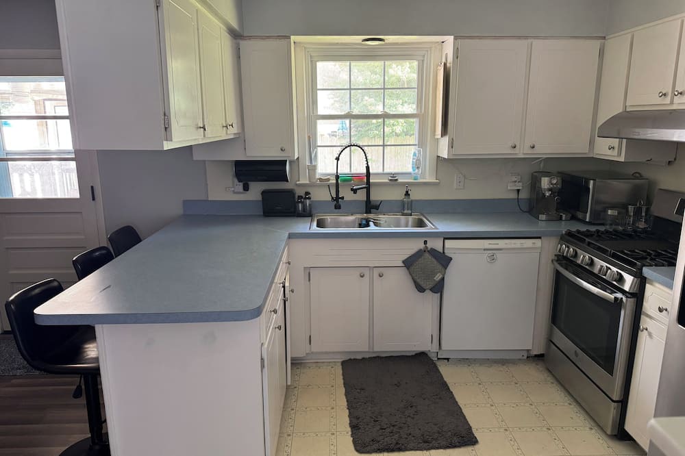 Great Bridge East House | Cozy 2-bedroom house with all amenities in Chesapeake, Va.