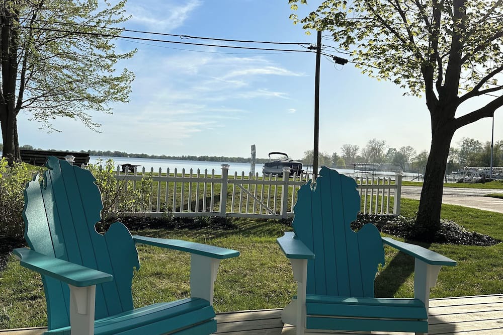 Crystal Cottage | A beautiful cottage located in the lake in Crystal, MI