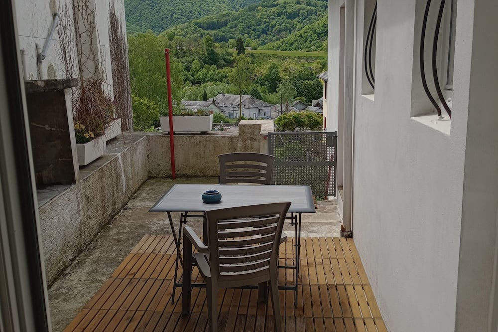 Saint-Pe-de-Bigorre House | Maison de Village Avec vue sur la Montagne