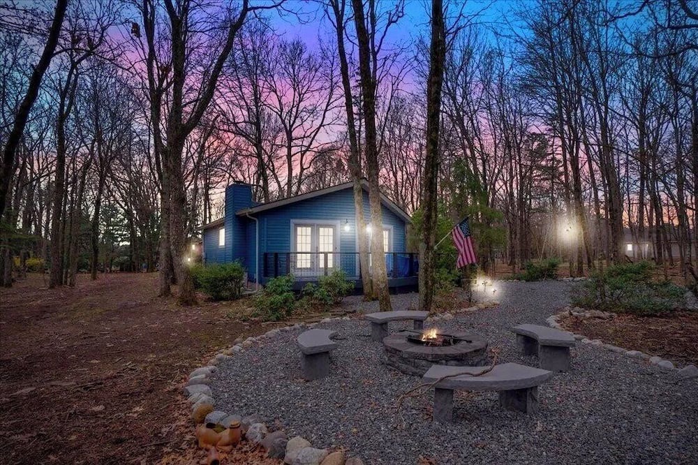 Jim Thorpe Ski Chalet | Escape to the serene Bear Creek Lakes in this meticulously maintained chalet