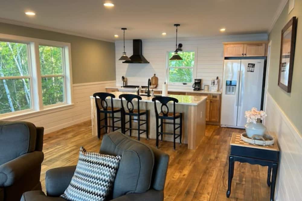 Duluth Apartment | Serene Beach and Stunning Cottage Apartment on Lake