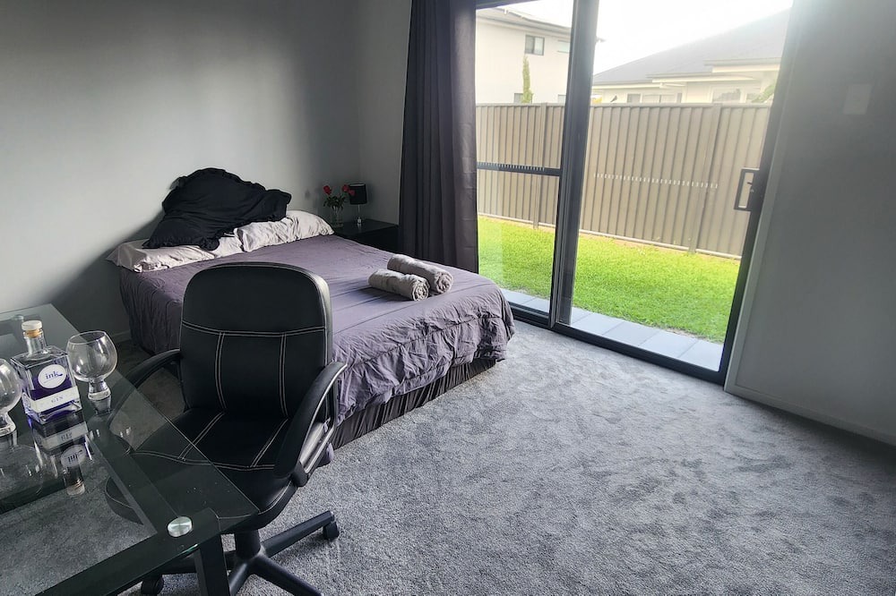 Ballina House | Modern Guest Suite A/C, spa, walk to shops, airport, cinema, restaurants, creek.