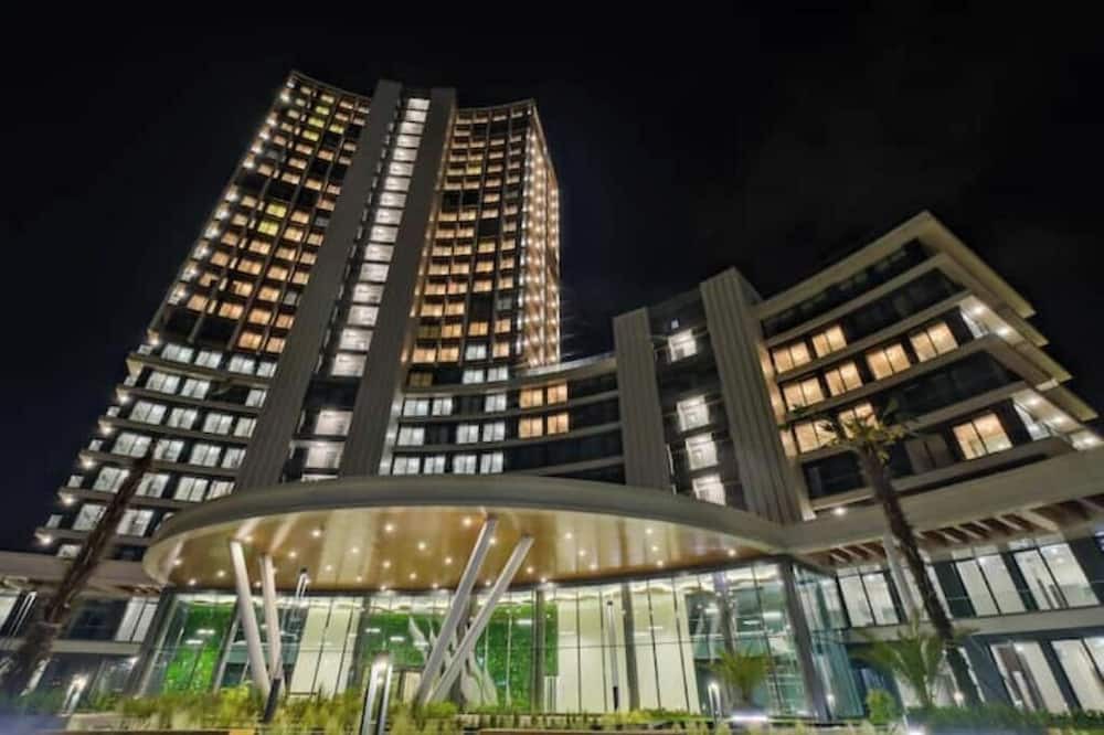 Basaksehir Apartment | Aspen - Modern Design 2BR Apt w/ Parking & Gym
