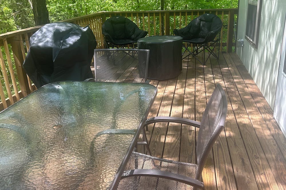 Big Rock Cabin | A Cozy cabin only mins to Clarksville tn