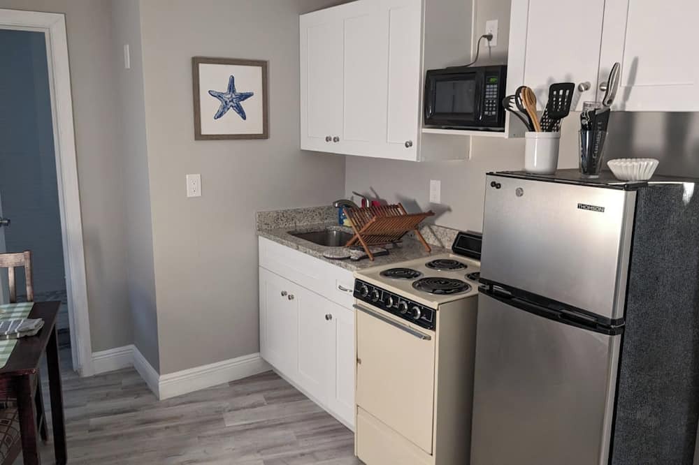 Capri Isle Apartment | Cozy and Comfortable Studio Apt. Steps to Treasure Island Beach!