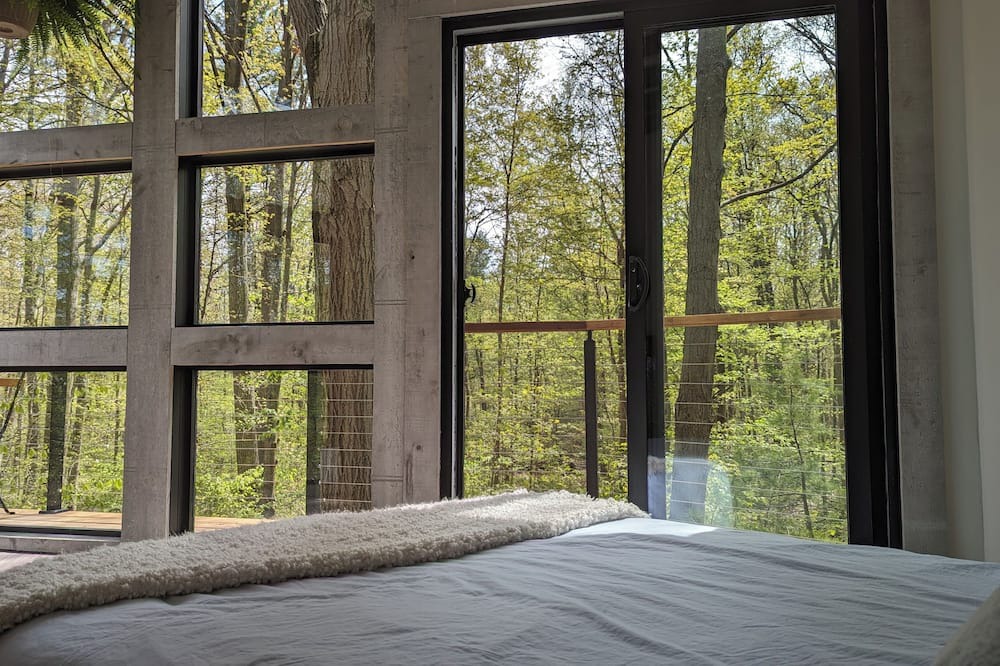 West Lincoln Cabin | Modern Cabin in the Woods