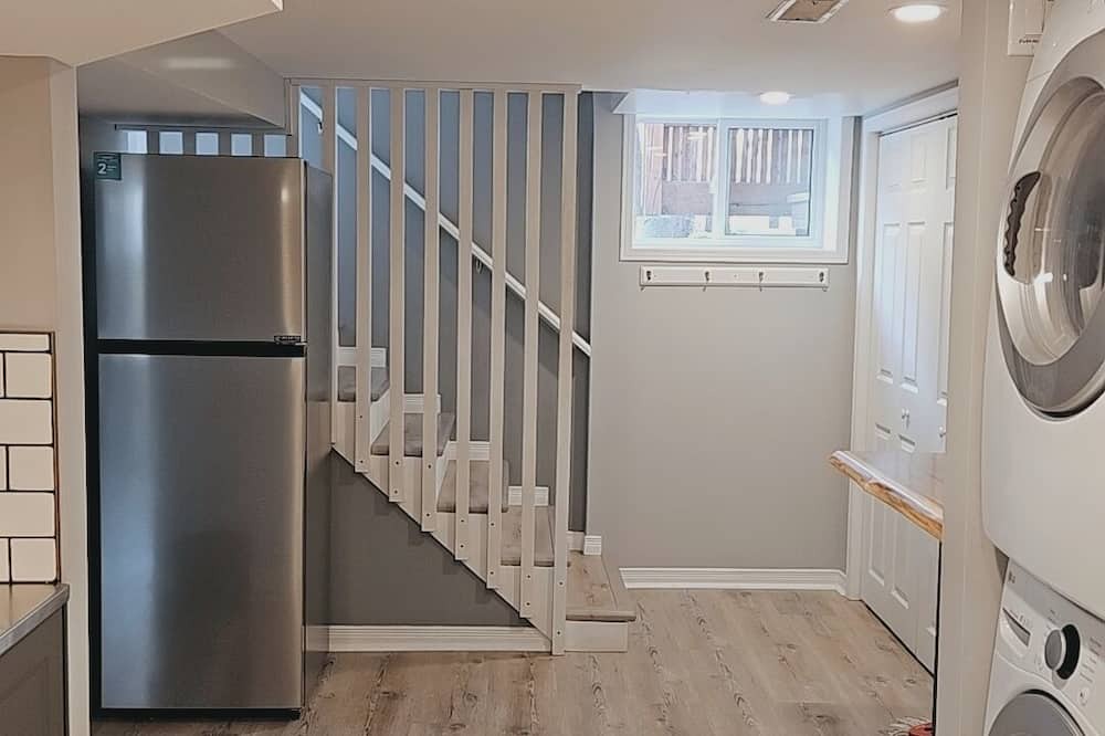 Belleville Apartment | COZY EAST HILL