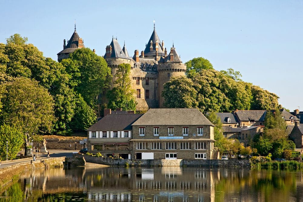 Combourg Apartment | Appartement des Princes en Plein Cœur de Combourg Belle Petite Cité de Caractère