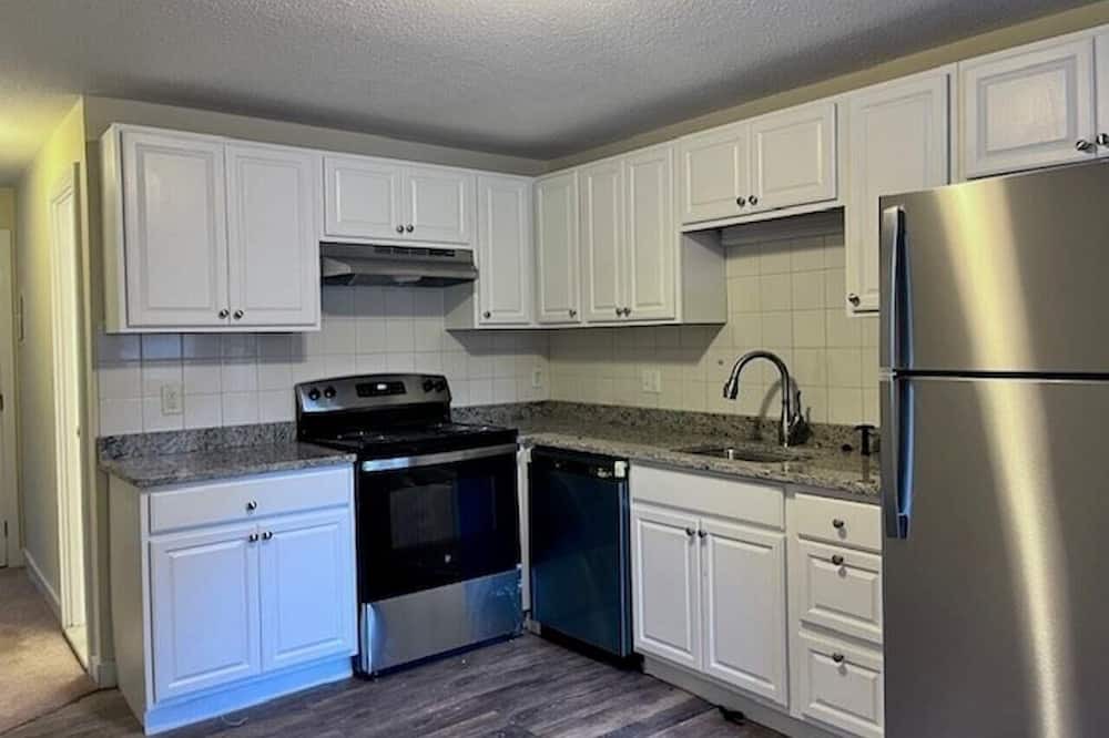 Framingham Condo | Travel Nurses or Corporates. Close to I90, Shopping, Restaurant & Train station.