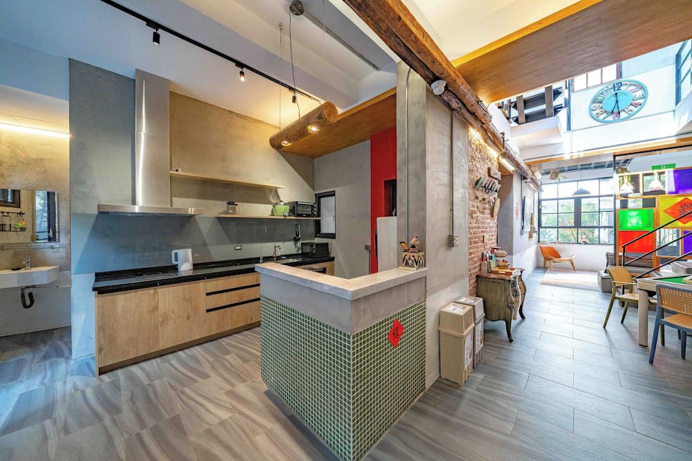 North District Bed & Breakfast | Shine tree house