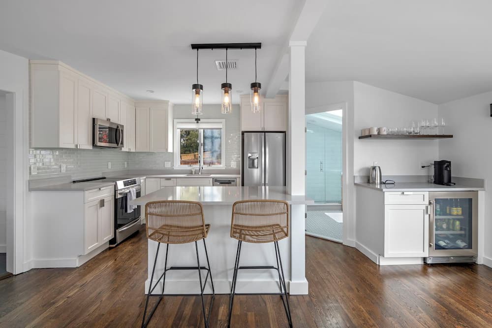 Marblehead Cottage | The Sunset - A cozy, seaside cottage in historic Marblehead MA