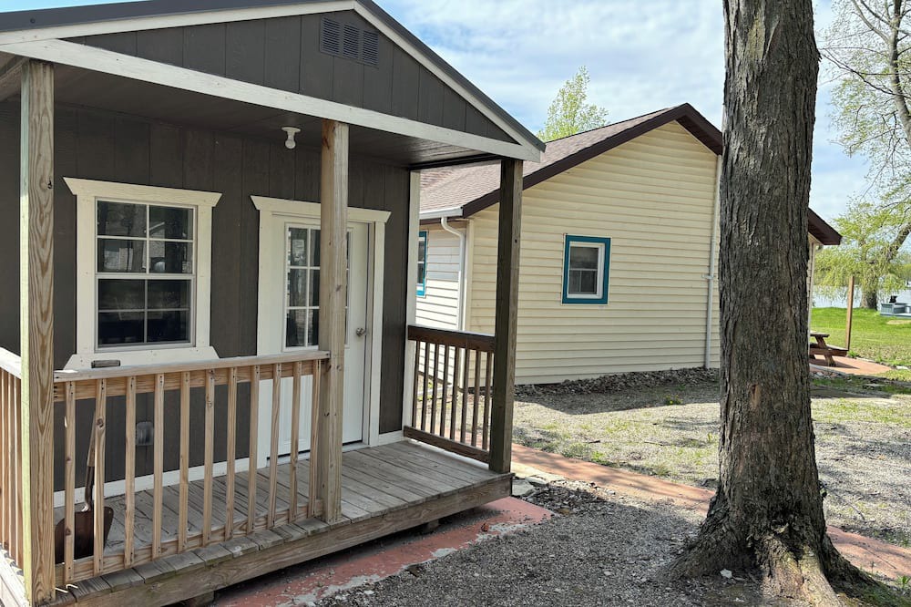 Fremont Cottage | Lake Front Cottage with a beautiful park like setting!