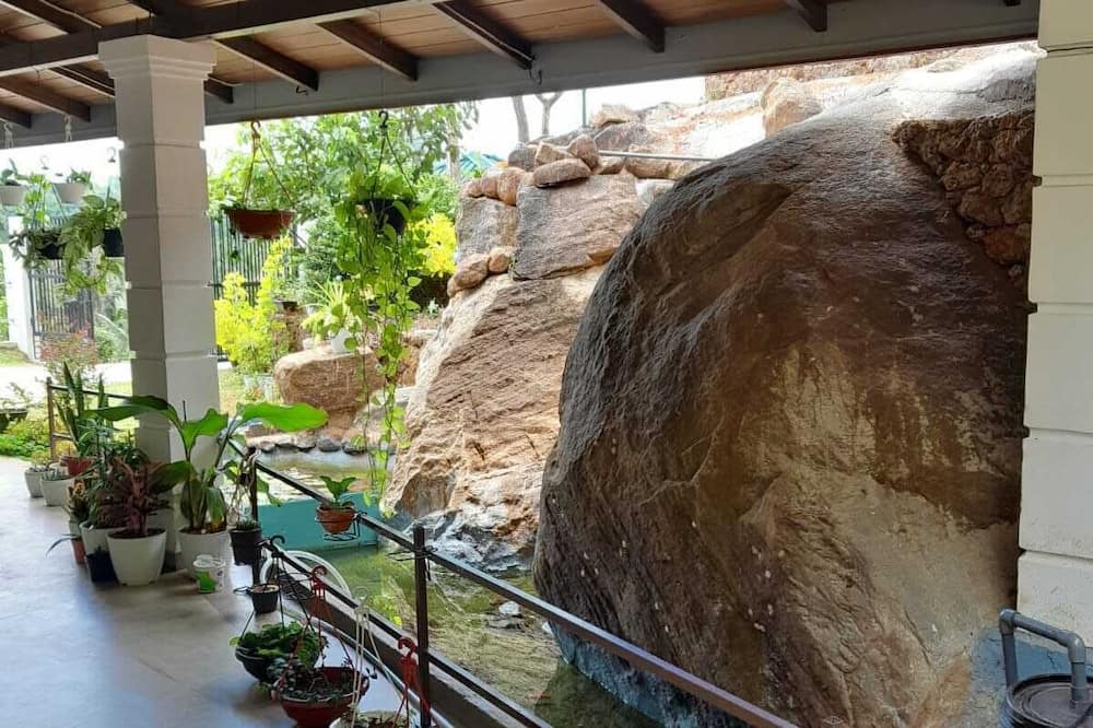 Naula House | A cozy bungalow on a mountain with a majestic view!